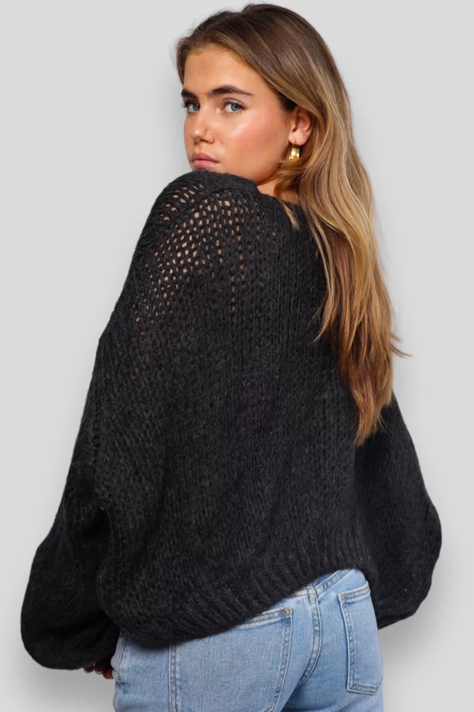 cardigan_keep_me_warm_petite_gris_fonce_2.webp Cardigan "Keep Me Warm" Petite Gris Fonce*Meet Me There Store