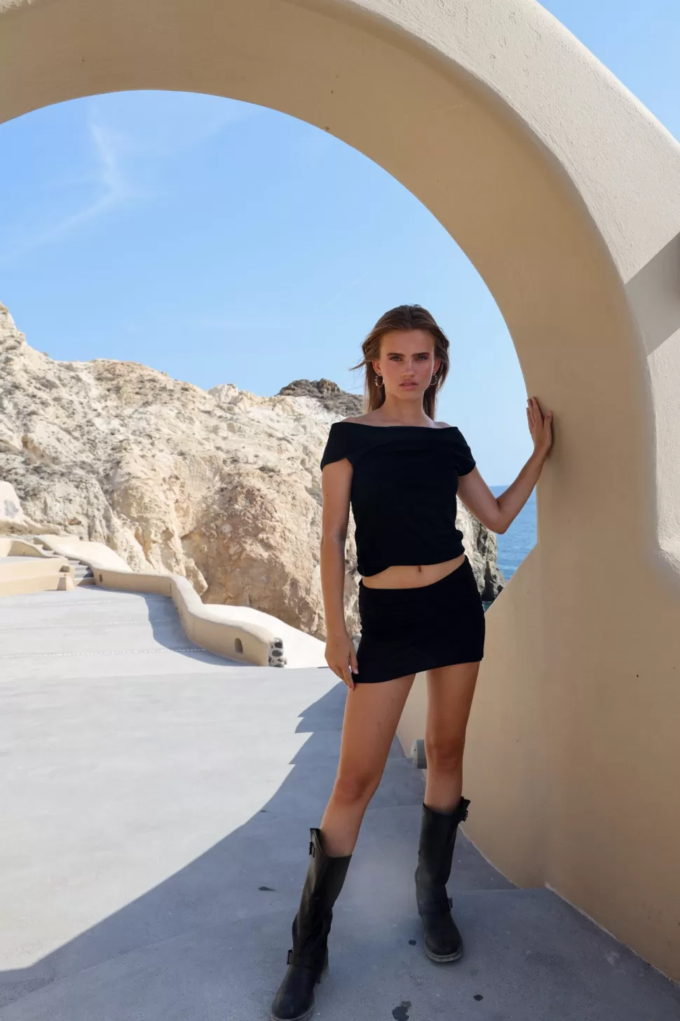 jupe_tube_noire_4.webp Jupe "Tube" Noire*Meet Me There Discount