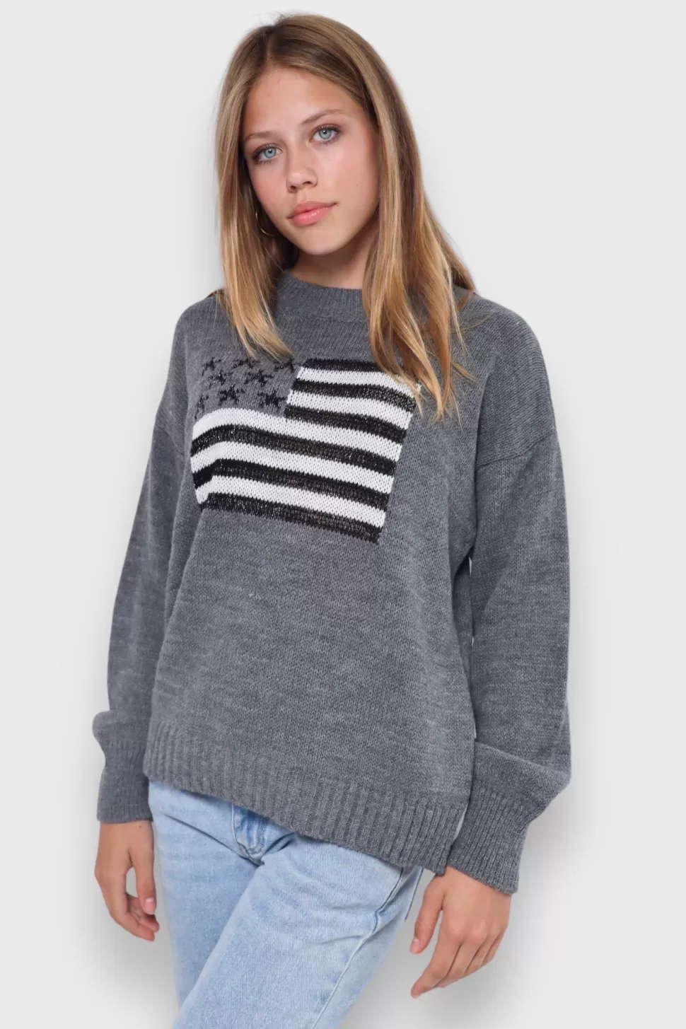 pull_drapeau_paillete_gris_2-1.webp Pull "Drapeau Paillete" Gris*Meet Me There Clearance