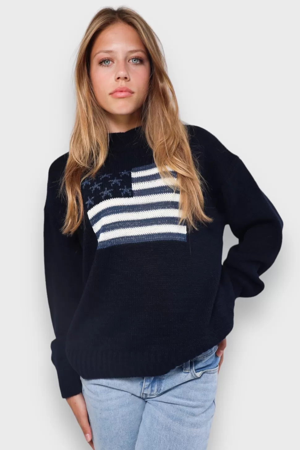 pull_drapeau_paillete_marine_2-1.webp Pull "Drapeau Paillete" Marine*Meet Me There Outlet